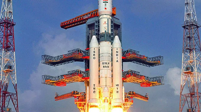 GSLV Mk III: भारतीय सैन्य और नागरिक उद्यम पर अधिक ध्यान देना बेहद ज़रूरी है