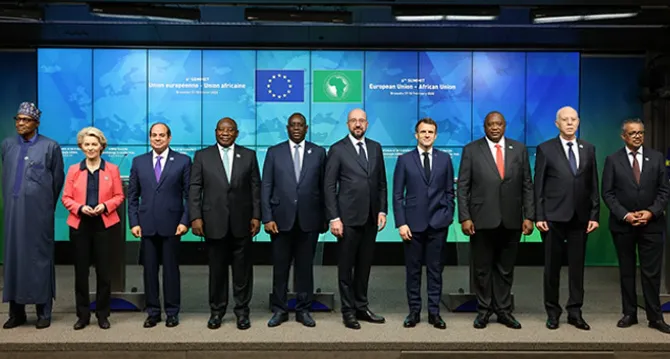 यूरोपीय संघ-अफ्रीकी संघ शिखर सम्मेलन: महत्वाकांक्षाओं को हक़ीक़त से मिलाने की कोशिश