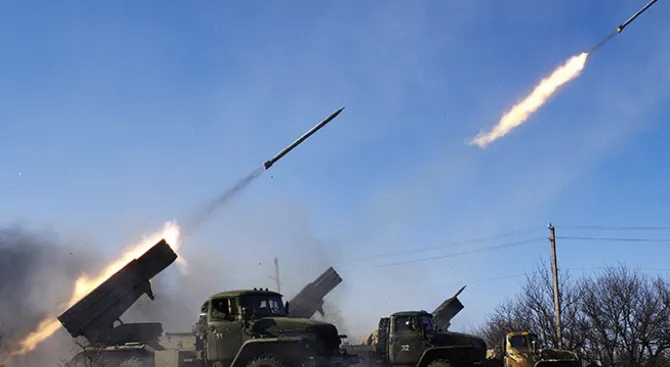 रूसी मिसाइलों के हमले की चपेट में यूक्रेन: अस्तित्व बचाने की जंग!