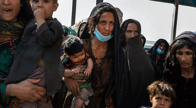 मानवीय संकट की गर्त में समाता अफ़ग़ानिस्तान: डरावनी त्रासदी की सियासत