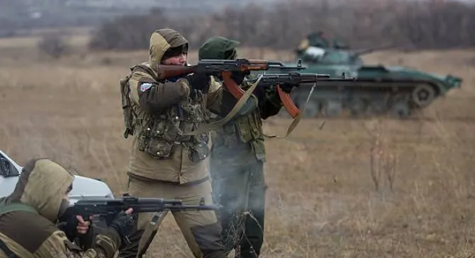 यूक्रेन-रूस के बीच संघर्ष में, मदद करने आये विदेशी ग़ैरसरकारी ‘लड़ाकों’ पर असमंजस की स्थिति
