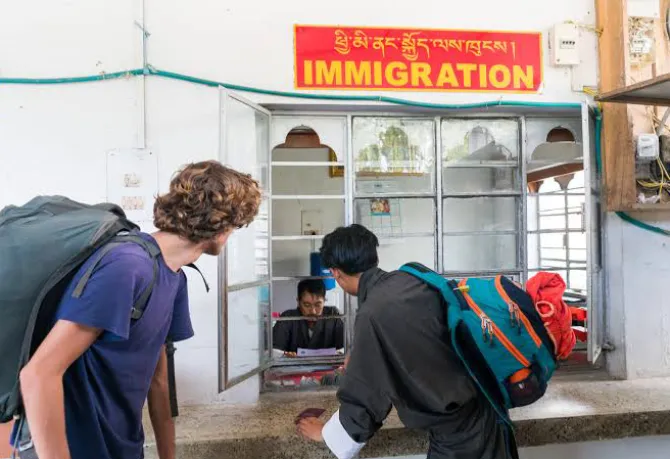 तरुणांचे ब्रेन ड्रेन रोखण्यासाठी भूतान सरकारच्या सुधारणा