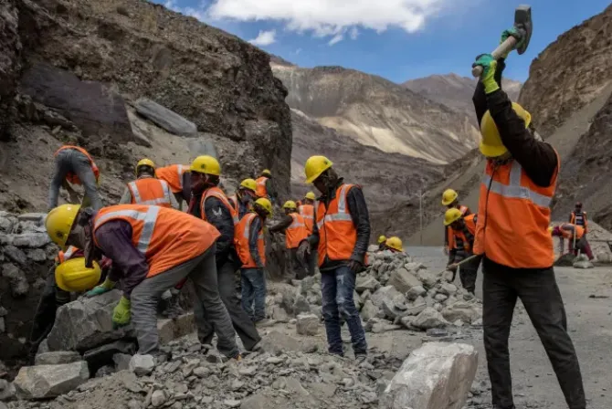 भारत की सीमा पर इंफ्रास्ट्रक्चर को बढ़ावा देने में चीन की छाया