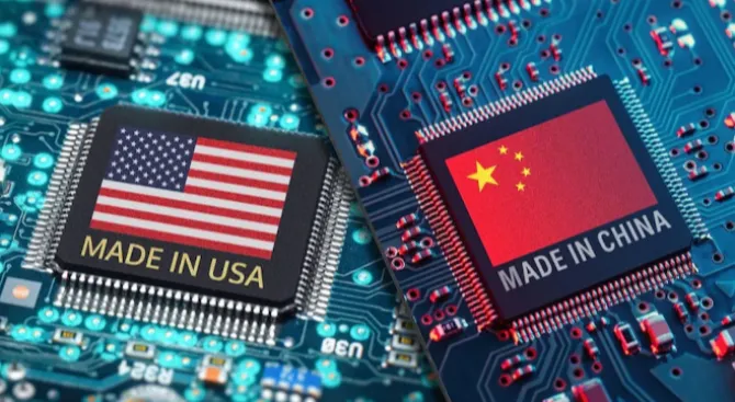 अमेरिका-चीन के बीच तकनीकी-आर्थिक मुकाबले में अब 'चिप युद्ध' भी शामिल