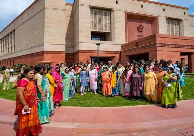 भारत: पंचायतों में महिलाओं को 30 साल से मिल रही आरक्षण की व्यवस्था से मिले सबक़!