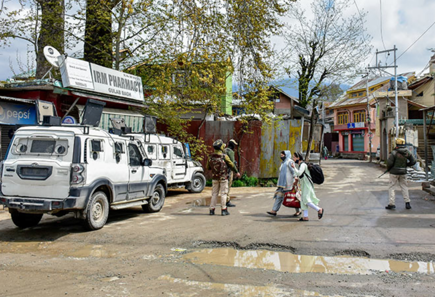 कश्मीर: आतंकवाद के साये के बीच, द रेजिस्टेंस फ्रंट (TRF) को स्थापित करने की कोशिश