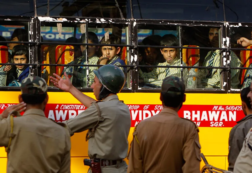 जम्मू-कश्मीर पुलिस को हाशिए पर धकेलना कितना ख़तरनाक हो सकता है?