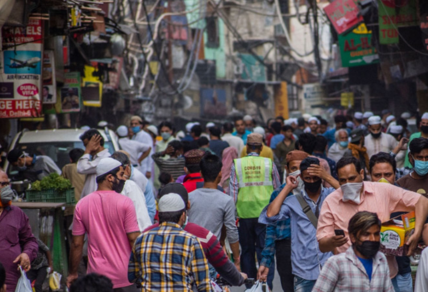 भारत में लॉकडाउन खुलने के साथ, सार्वजनिक जगहों पर भीड़ नियंत्रण की चुनौती