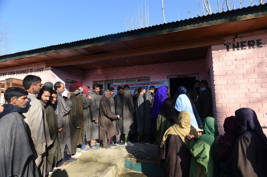 चुनाव में औसत मतदान से जम्मू-कश्मीर में उम्मीद की नई लौ जगी है