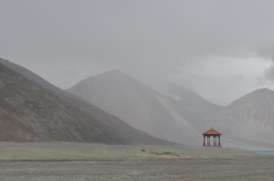 चीन से रहें चौकन्ना: पैंगोंग झील से पीछे हटने के बावजूद एलएसी पर हालात अस्थिर ही रहेंगे