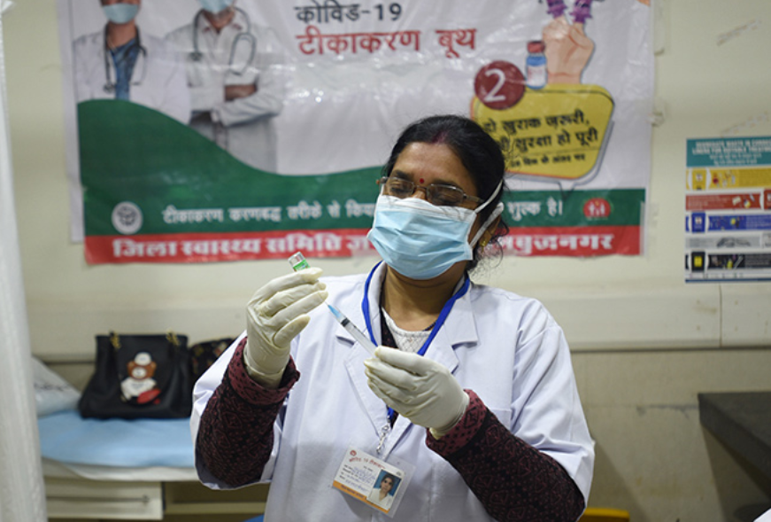 टीकाकरण का वक़्त: कोविड-19 के मामलों में बढ़ोत्तरी और भारत के मशहूर ‘रिकवरी रेट’ की बदतर होती स्थिति