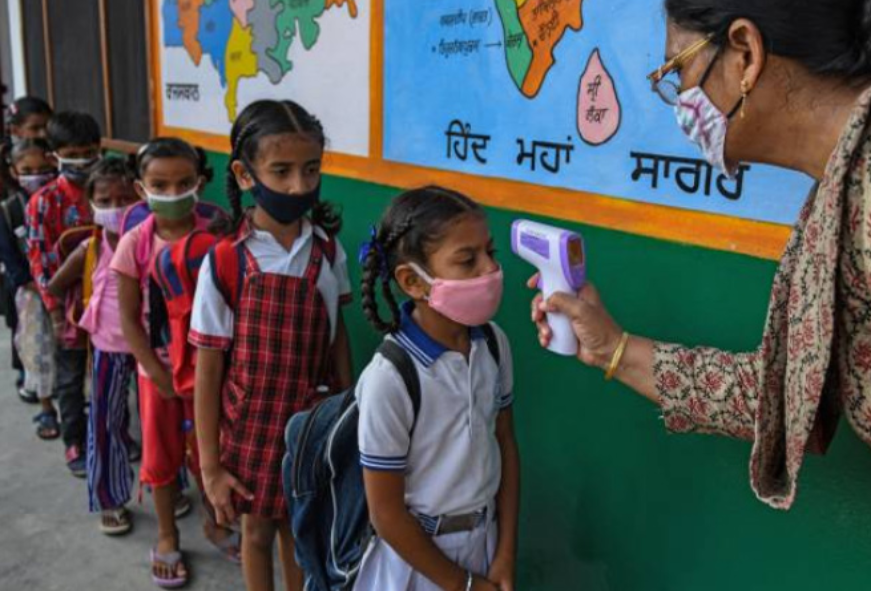 महामारी के बाद, फिर से खुलने की तैयारी में हैं भारत के शिक्षण संस्थान: अवसर और दिक्कतें