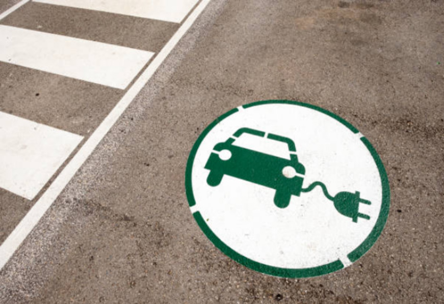 सड़क प्रदूषण पर नियंत्रण के लिए निजी इलेक्ट्रिक गाड़ियों को बढ़ावा देने की कोशिश
