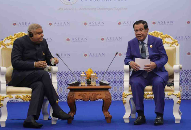ASEAN सम्मेलन से हटकर भारत और कंबोडिया अपने द्विपक्षीय संबंधों का विस्तार करने में लगे हैं  