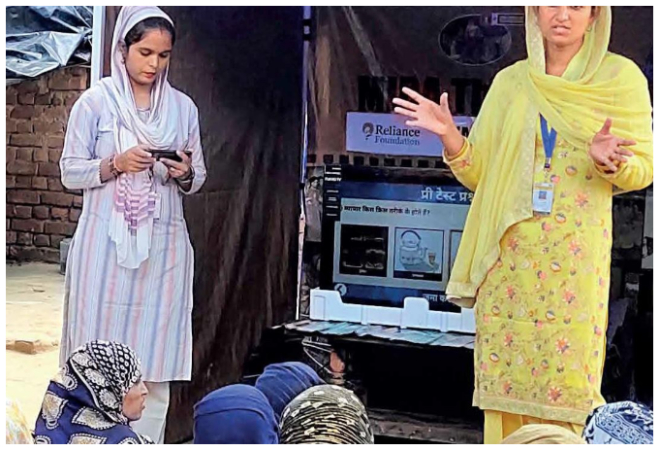 काजल और साजिदा ख़ान: मेवात में टेक्नोलॉजी की नायिकाएं  