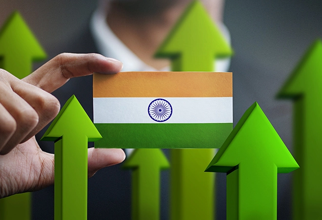 भू-राजनीतिक मुश्किलों और आर्थिक मंदी के बीच, वैश्विक विकास के क्षेत्र में अग्रणी बना भारत!  