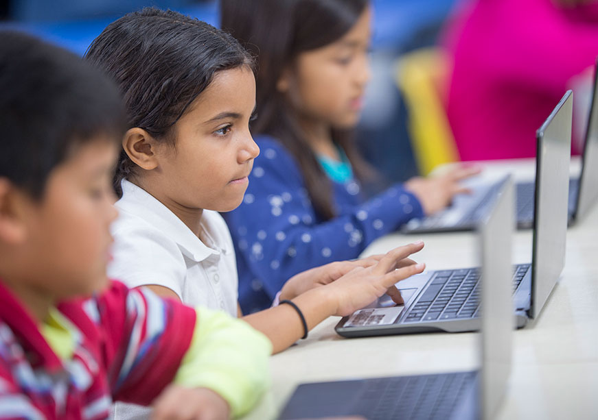 भारत में Ed-Tech: स्कूली बच्चों की निजता व उनके हित का ध्यान रखने की ज़रूरत!