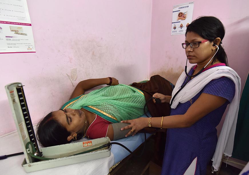 अनपेड केअर, आर्थिक आव्हाने आणि मातेचे आरोग्य