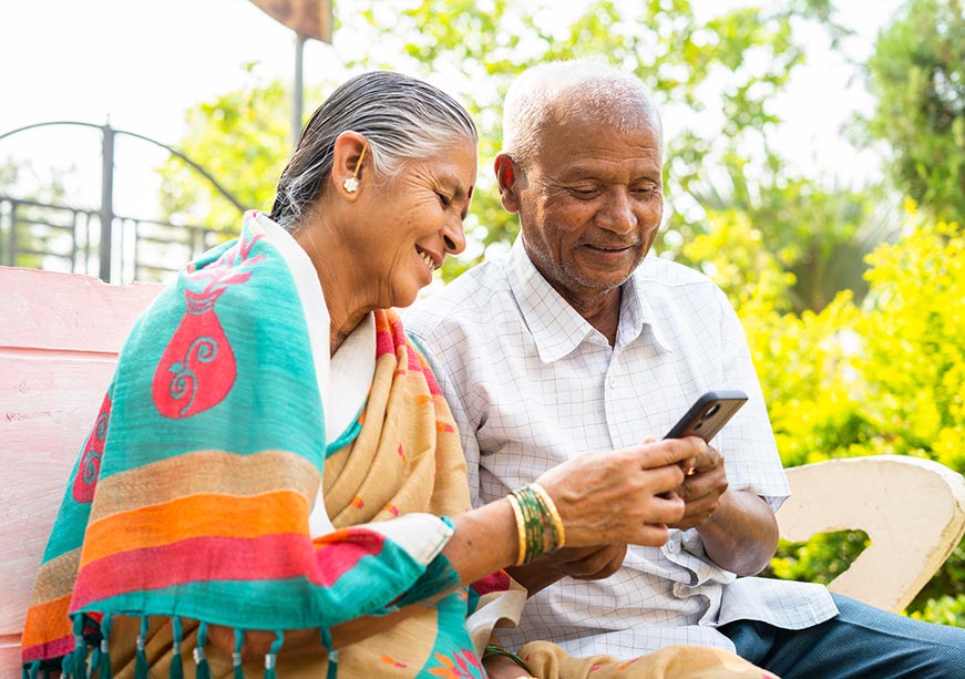 क्या डिजिटल सशक्तिकरण बन सकता है बुजुर्गों का सहारा?  