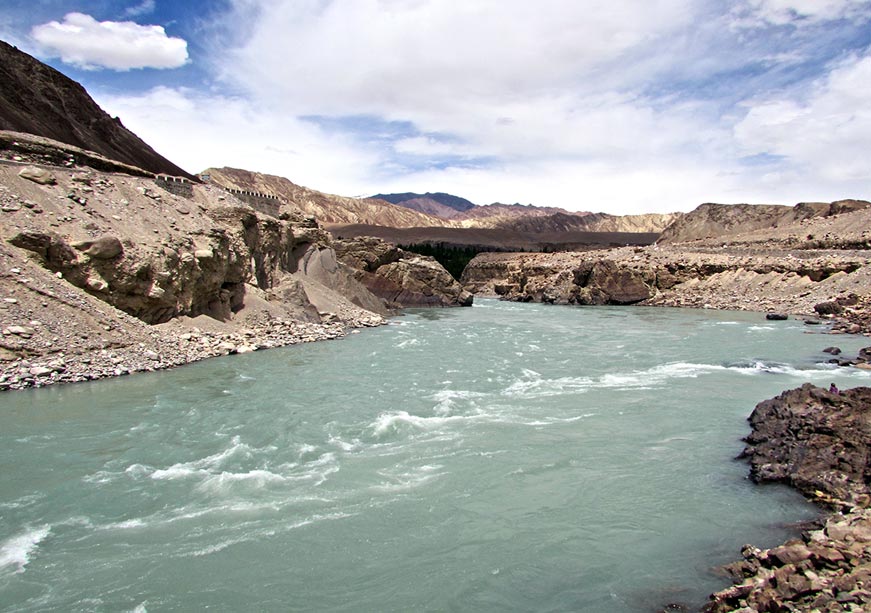 सिंधू जल करार तात्पुरता स्थगित: धोरणात्मक स्थगिती, कायदेशीर उल्लंघन नाही