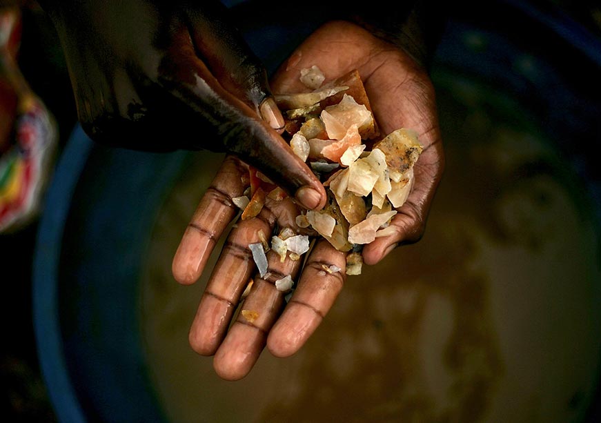 ব্লাড ব্যাটারি: কঙ্গোর সংঘাত কীভাবে বিশ্বের বিরল মৃত্তিকার বাজারকে নাড়া দিচ্ছে  