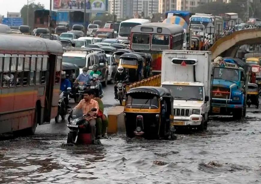 पूर, उष्मा आणि हवामान बदल: शहरांना हवी खाजगी क्षेत्राची साथ  