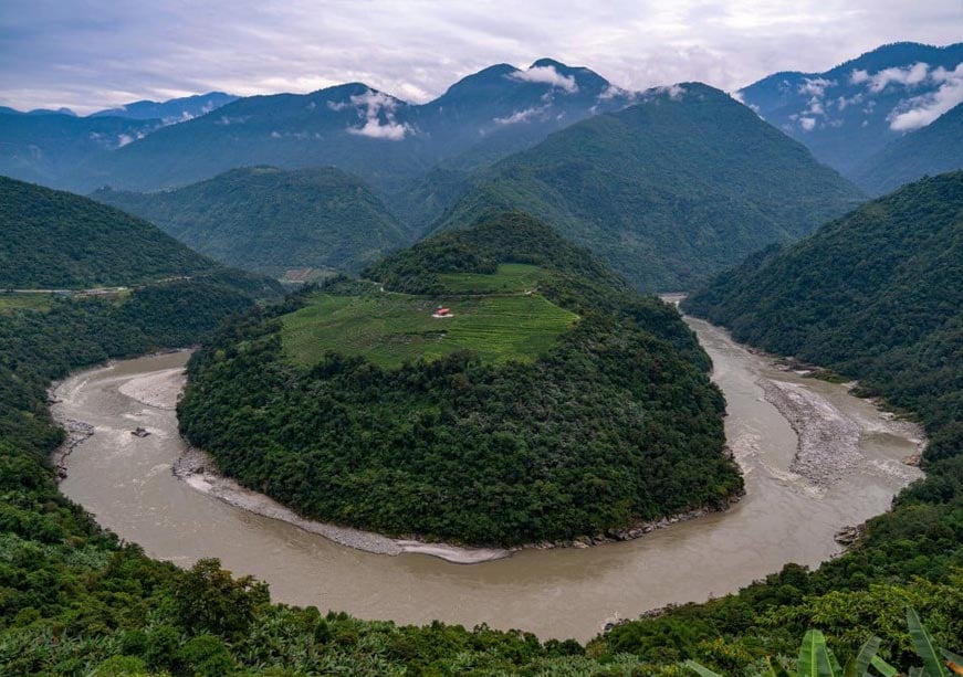 ब्रह्मपुत्रेवर चीनचा मेगाडॅम: ऊर्जेची महत्त्वाकांक्षा की पर्यावरणाचा धोका?