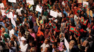 Maldives: स्वर्ग में संकट  