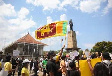 श्रीलंकेवरचे संकट : श्रीलंकेची सोयीची कसरत