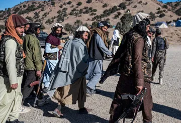महाशक्तियों के बीच मौज़ूदा प्रतिस्पर्द्धा अफ़ग़ानिस्तान में तालिबान की मदद कैसे कर रही है