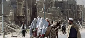 अफ़ग़ानिस्तान: तालिबान के शासन काल में एक वर्ष गुज़ारने के बाद भी ख़ौफ़ में जी रही हैं अफ़ग़ानी महिलाएं!  