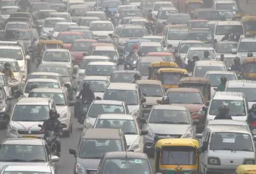 भारत में सड़क परिवहन को कार्बन-मुक्त बनाने की क़वायद: अभी लंबा सफ़र बाक़ी