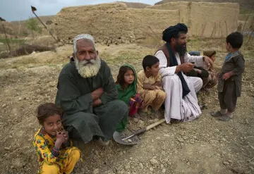 घर म्हणावं अशी जागा नाही: अफगाणांची दुर्दशा  