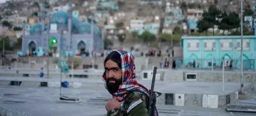 तालिबान 2.0 के तहत अफ़ग़ानिस्तान: देश में पाँव पसार रहे मानवीय संकट की समीक्षा  