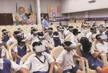 सिद्धांत से व्यवहार तक: बेहतर शिक्षा के लिये AR/VR का प्रयोग!  