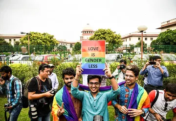 कायद्यातील त्रुटी : LGBTQ+ समुदायाचा दत्तक घेण्याचा अधिकार