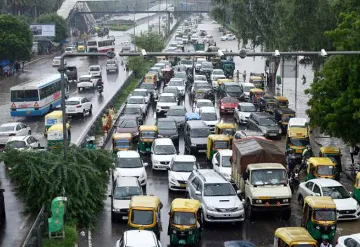 प्रचंड वाहतुकीचा दिल्लीच्या वातावरणावर दबाव  