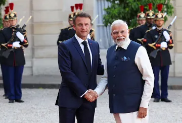 भारत और फ्रांस की सामरिक साझेदारी के 25 वर्ष: समय के बवंडरों के बीच चमकती मशाल  