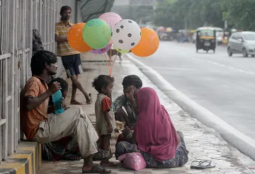 बेघरांच्या वाढत्या समस्या  