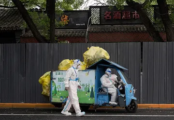 चीनमध्ये शून्य-कोविड धोरण कोसळले  