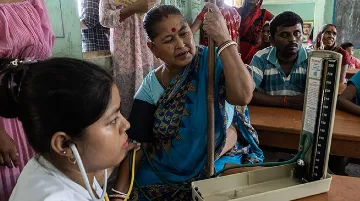 भारतातील लोकसंख्येचे आरोग्य: आव्हाने आणि धोरणे