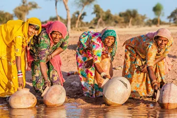 पानी और महिलाएँ: हरित क्षेत्र में नौकरियों के लाभ कैसे उठाएं!  