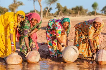 महिला आणि जलसंवर्धन: हरित रोजगाराच्या संधी  