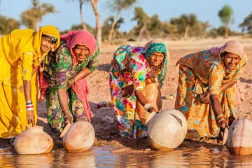 महिला आणि जलसंवर्धन: हरित रोजगाराच्या संधी