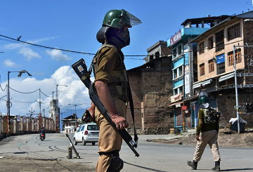 कश्मीर में आतंकवाद से निपटने के लिए नई रणनीति की दरकार  