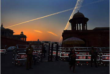 दिल्ली: सरकार कम और शासन अधिक की जरुरत  