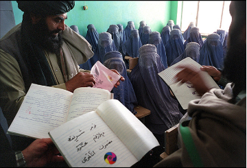 तालिबान के शासन में अफ़ग़ान महिलाओं की हालत  