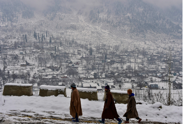 क्या राष्ट्रपति शासन कश्मीर को राजनीतिक दुष्चक्र से बाहर निकालेगा?  