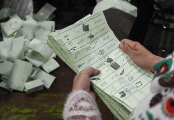 पाकिस्तान निवडणूक: धक्का, आश्चर्य आणि नेहमीचीच हेराफेरी!