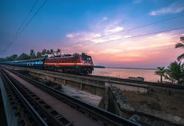 संपत्तियों का उत्पादन बढ़ाकर ही मुमकिन है भारतीय रेल की वित्तीय हालत में सुधार!  